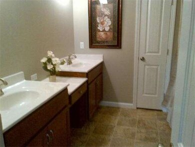 19 Maple Crest Cir, Holyoke, MA 01040 - photo 7