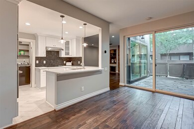 129 Litchfield Ln, Houston, TX 77024 - photo 2