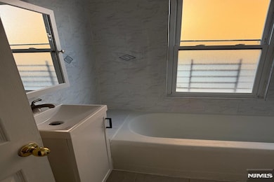 476 Main St unit 2CD flr, Fort Lee, NJ 07024 - photo 4