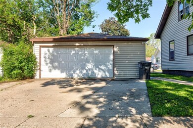 518 E 28th St, Des Moines, IA 50317 - photo 2