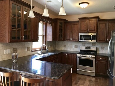 1101 Eagle Ridge Rd, Cedar Falls, IA 50613 - photo 4