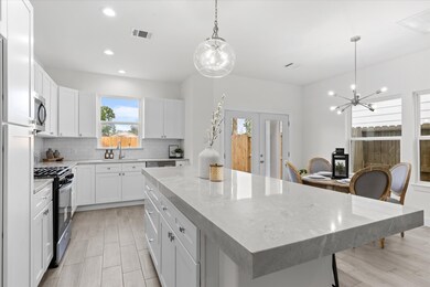 7904 Sealey St, Houston, TX 77088 - photo 5