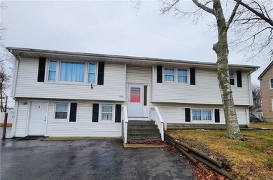 275 W Main Rd unit 2, Middletown, RI 02842 - photo 2