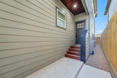 4208 Castor St unit A, Houston, TX 77022 - photo 2