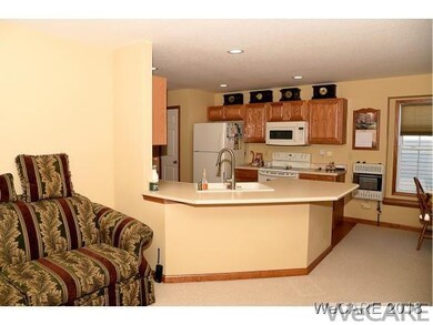 818 Adams Ct unit 20, Wapakoneta, OH 45895 - photo 6