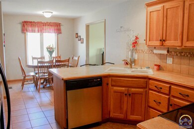 4322 SW Misty Harbor Dr, Topeka, KS 66610 - photo 4