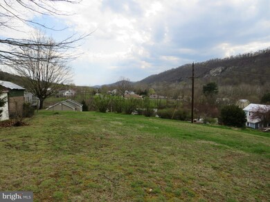 40 Philips St, Berkeley Springs, WV 25411 - photo 7