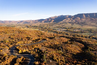 1940 N Shamy Way unit 27, Eden, UT 84310 - photo 2