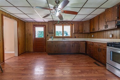 548 E Beaver St, Mercer, PA 16137 - photo 5