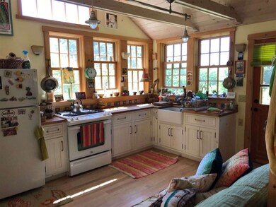 31 Bellows Falls Rd, Putney, VT 05346 - photo 7