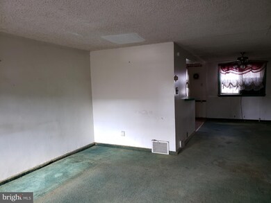 205 Golf Rd, Darby, PA 19023 - photo 5