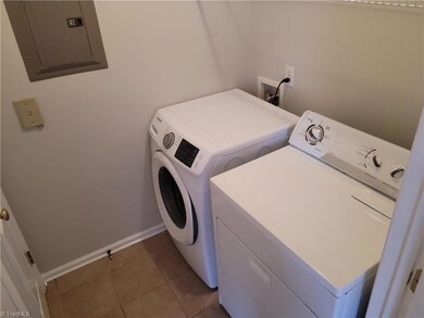 531 Ivy Glen Dr unit 531, Winston Salem, NC 27127 - photo 2