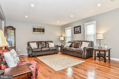 8006 Lake Pleasant Dr, Springfield, VA 22153 - photo 5