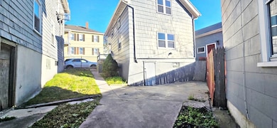 23 Pitman St, Fall River, MA 02723 - photo 4