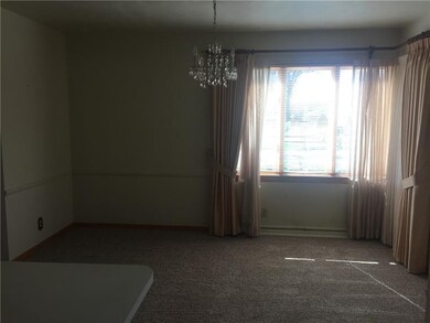 DINING AREA OPEN TO THE KT AND LIVING RM / CORNER 