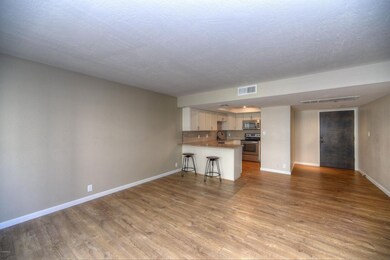 003_Living - Kitchen