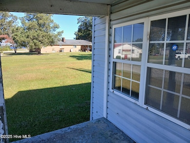 409 Plum St, New Bern, NC 28560 - photo 4