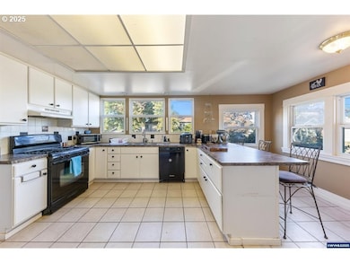 1111 SW Levens St, Dallas, OR 97338 - photo 3