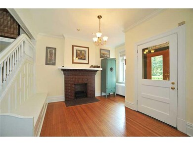 Entry/Foyer.