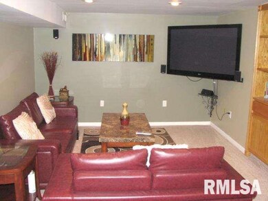 1026 W Lombard St, Davenport, IA 52804 - photo 7