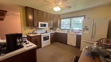 218 E Harrison St, New Hampton, IA 50659 - photo 4