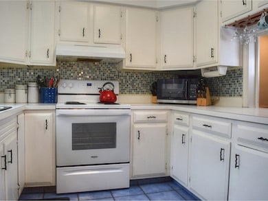 20 Greenfield Rd unit C5, Essex Junction, VT 05452 - photo 2