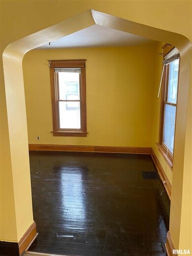 1424 W 14th St, Davenport, IA 52804 - photo 3