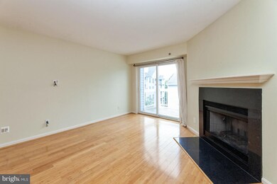 The Four Winds at Oakton unit 2-E5, Oakton, VA 22124 - photo 4