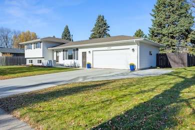 1543 25th Ave S, Fargo, ND 58103 - photo 2