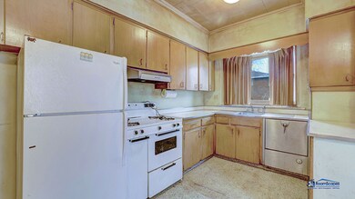 518 W Ridgeland Ave, Waukegan, IL 60085 - photo 7