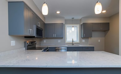 1106 Hawthorne Ave E, Saint Paul, MN 55106 - photo 5