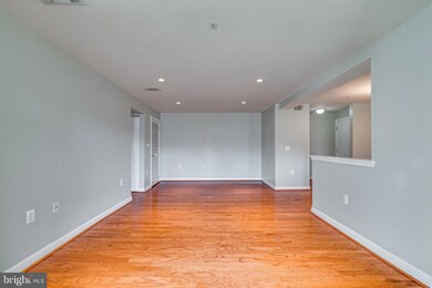 4189 S Four Mile Run Dr unit 303, Arlington, VA 22204 - photo 5