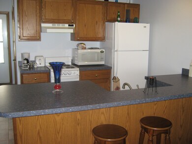 KITCHEN / DINING