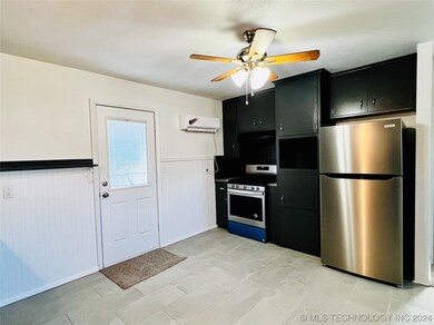 Kitchen w/ new appliances