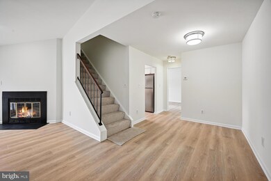 20048 Appledowre Cir, Germantown, MD 20876 - photo 6