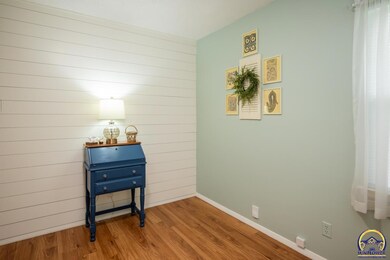 2413 SW Duncan Dr, Topeka, KS 66614 - photo 5