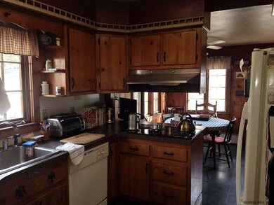 12 Wayne St, Troy, NY 12180 - photo 4