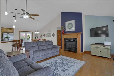 300 Sleeping Indian Dr, Freeburg, IL 62243 - photo 2