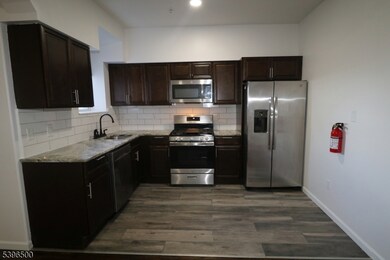 14 Gouverneur St unit 7, Newark, NJ 07104 - photo 6