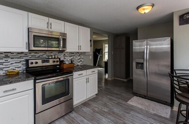 822 W 5th St-24