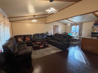 209 Flat Iron Dr, Columbus Junction, IA 52738 - photo 2