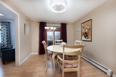 20 Rocky Hill Dining 1