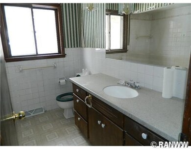 2807 Crestwood Rd, Eau Claire, WI 54703 - photo 3