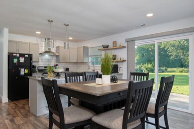 815 E Walnut St Aurora, MO 65605-16