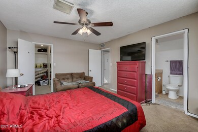 3308 W Oraibi Dr master bed w walk in cl