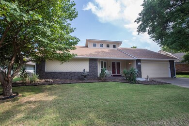 Front porch, Easy care vinyl siding, Newer paint
