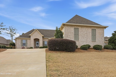 111 Camden Lake Dr, Madison, MS 39110 - photo 2