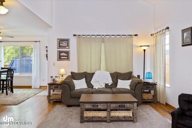 06-Living Room-ELKO6080