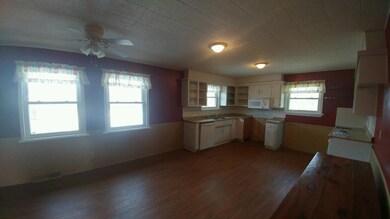 305 E Logan St, Jerico Springs, MO 64756 - photo 4