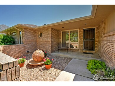 Beautiful entrance w/fountain